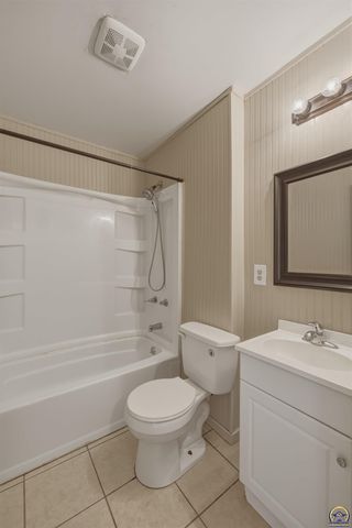 2809 SW Hillcrest RD, Topeka, KS 66614