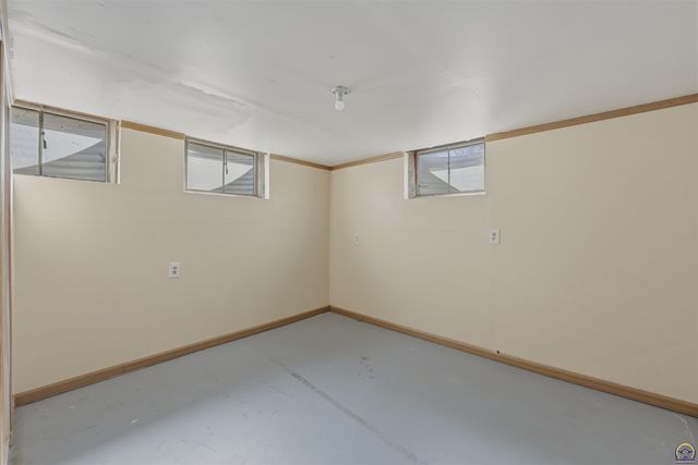 2809 SW Hillcrest RD, Topeka, KS 66614