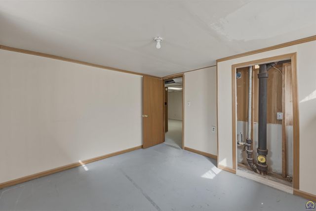 2809 SW Hillcrest RD, Topeka, KS 66614