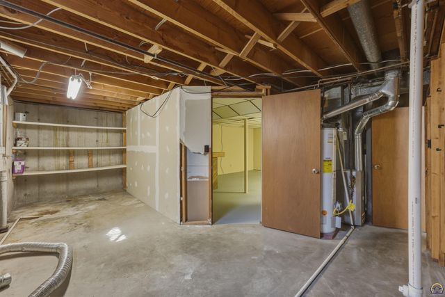 2809 SW Hillcrest RD, Topeka, KS 66614