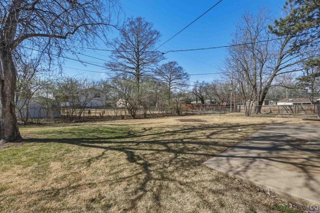 2809 SW Hillcrest RD, Topeka, KS 66614