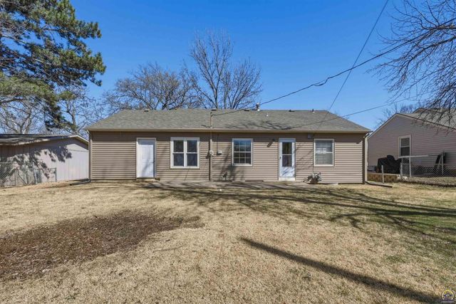 2809 SW Hillcrest RD, Topeka, KS 66614