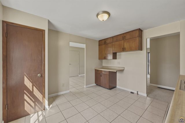 2809 SW Hillcrest RD, Topeka, KS 66614