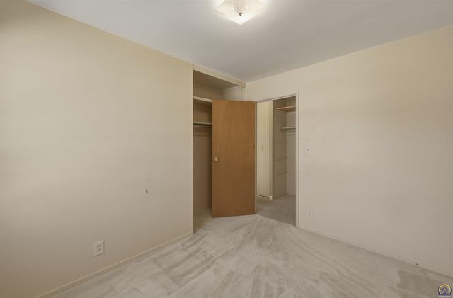 2809 SW Hillcrest RD, Topeka, KS 66614