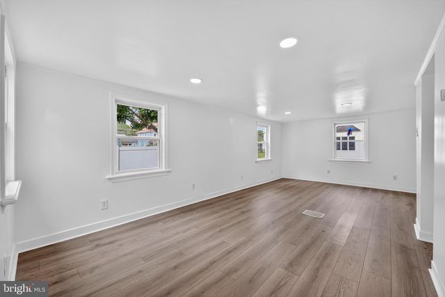 20 W ADAMS ST, Paulsboro, NJ 08066