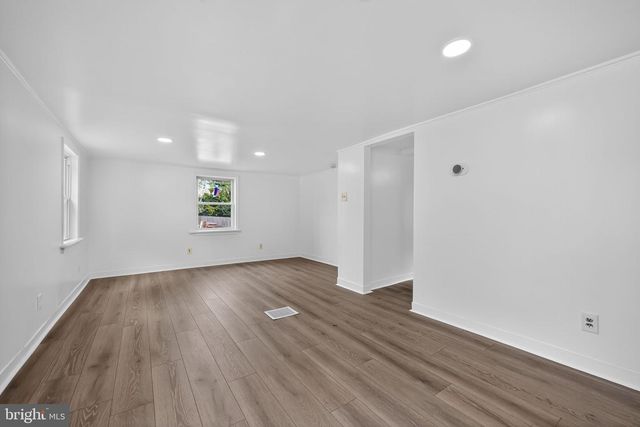 20 W ADAMS ST, Paulsboro, NJ 08066