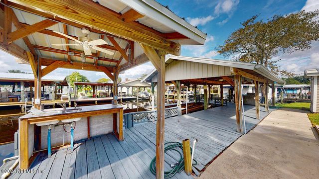 11 HOCKEY Drive, Welaka, FL 32193
