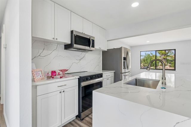 1023 DEER RUN, Venice, FL 34293