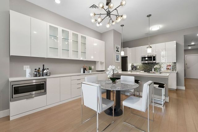 121 Portland Street 202, Boston, MA 02114