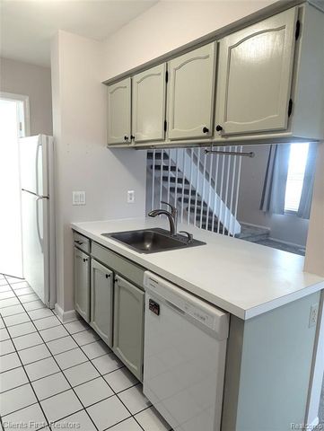 1555 Mariner Drive, Walled Lake, MI 48390