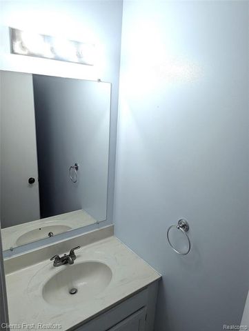 1555 Mariner Drive, Walled Lake, MI 48390