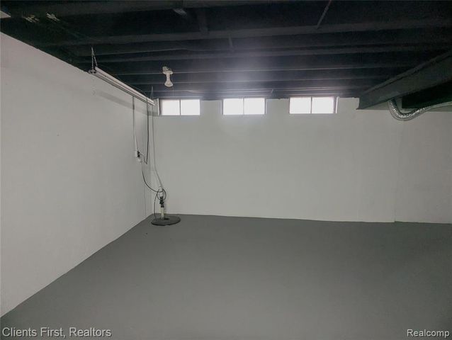 1555 Mariner Drive, Walled Lake, MI 48390