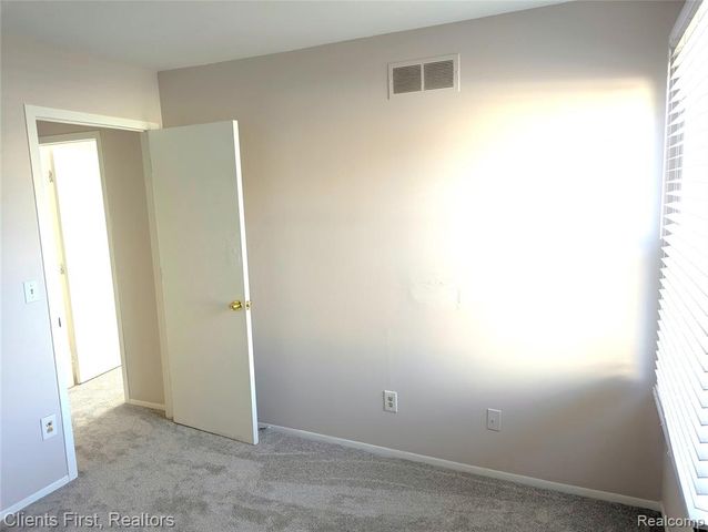 1555 Mariner Drive, Walled Lake, MI 48390