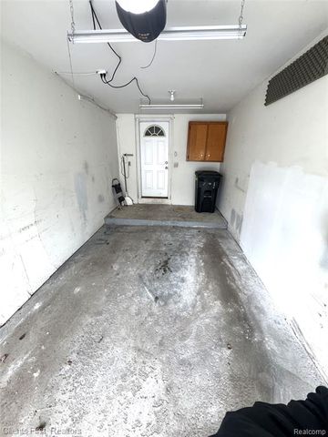 1555 Mariner Drive, Walled Lake, MI 48390