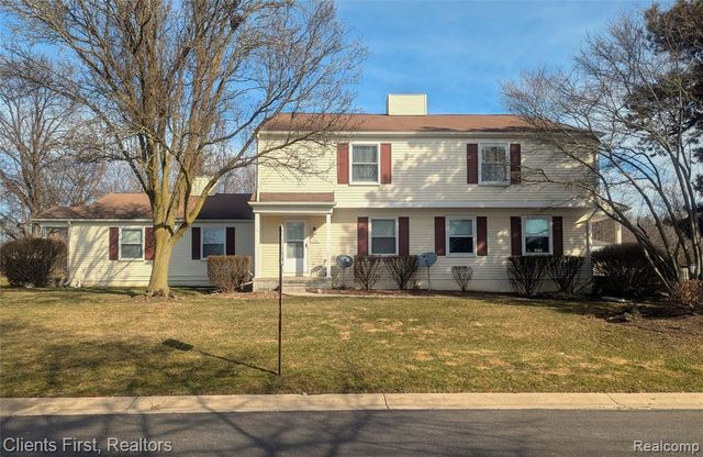 1555 Mariner Drive, Walled Lake, MI 48390