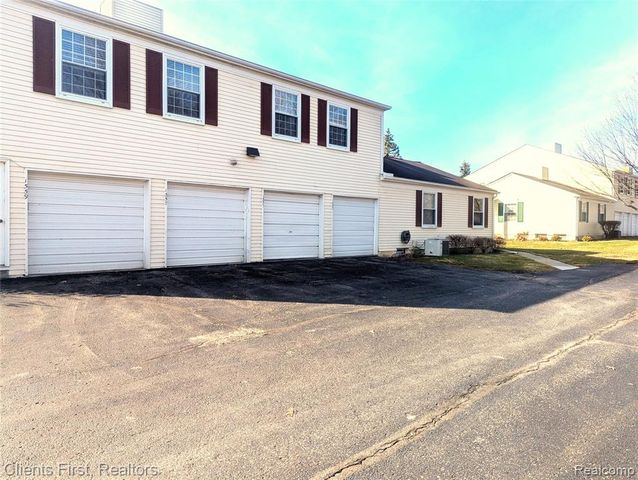 1555 Mariner Drive, Walled Lake, MI 48390