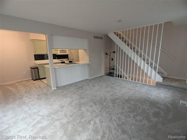 1555 Mariner Drive, Walled Lake, MI 48390