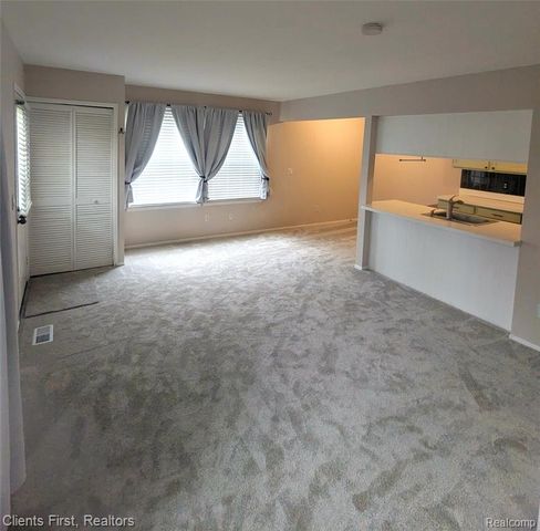 1555 Mariner Drive, Walled Lake, MI 48390