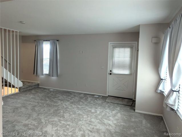 1555 Mariner Drive, Walled Lake, MI 48390