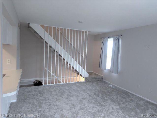 1555 Mariner Drive, Walled Lake, MI 48390