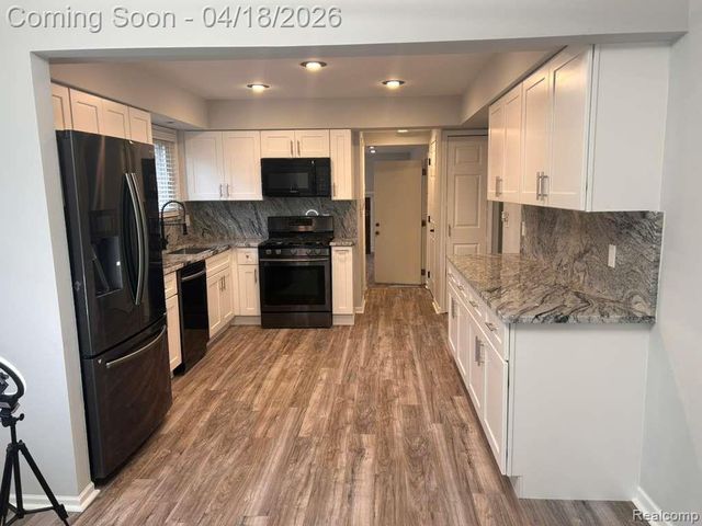 4799 Stoddard Drive, Troy, MI 48085