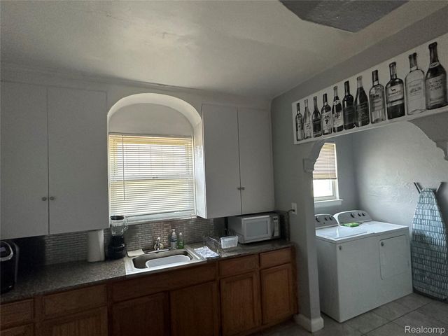 17566 Stoepel Street, Detroit, MI 48221
