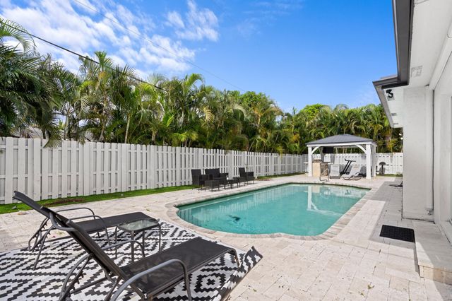124 Oregon Lane, Boca Raton, FL 33487