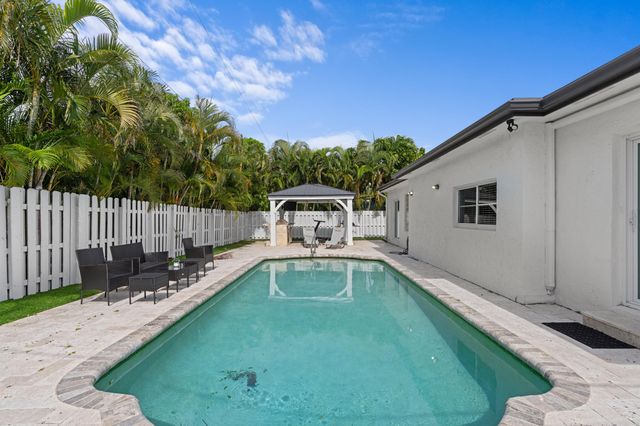 124 Oregon Lane, Boca Raton, FL 33487