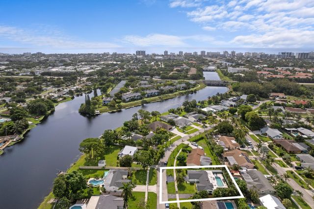 124 Oregon Lane, Boca Raton, FL 33487