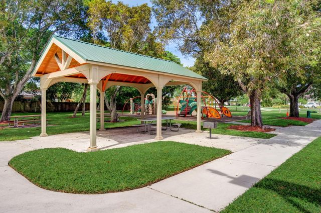 124 Oregon Lane, Boca Raton, FL 33487