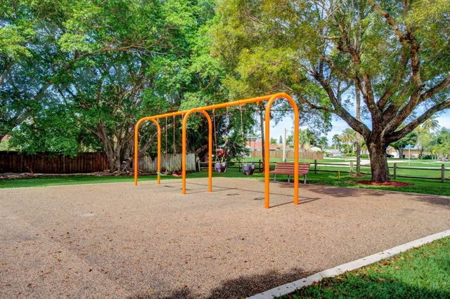 124 Oregon Lane, Boca Raton, FL 33487