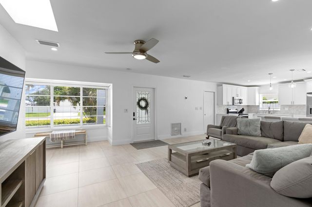 124 Oregon Lane, Boca Raton, FL 33487