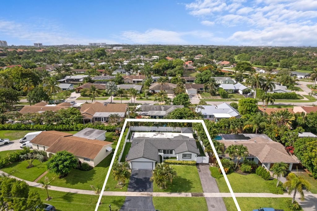 124 Oregon Lane, Boca Raton, FL 33487