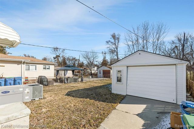 24840 Lauren Avenue, Warren, MI 48089