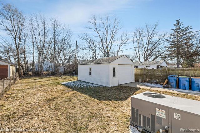 24840 Lauren Avenue, Warren, MI 48089