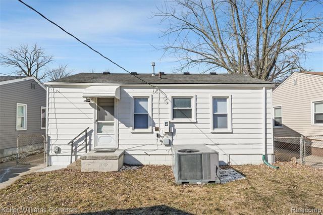 24840 Lauren Avenue, Warren, MI 48089