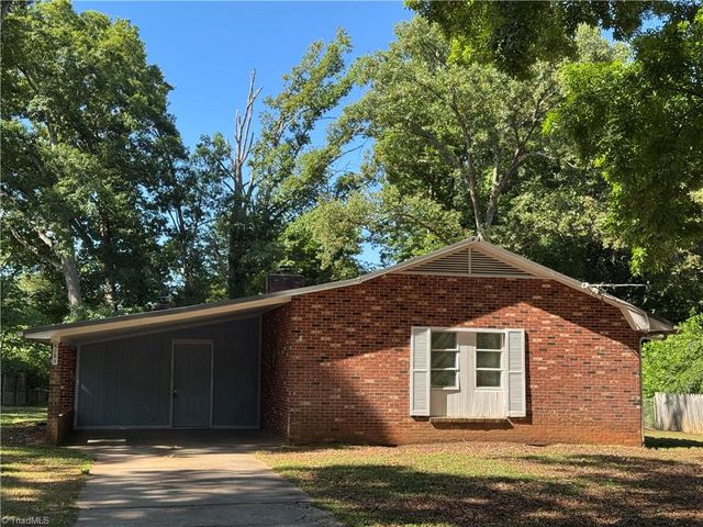 6132 Arden Drive, Clemmons, NC 27012