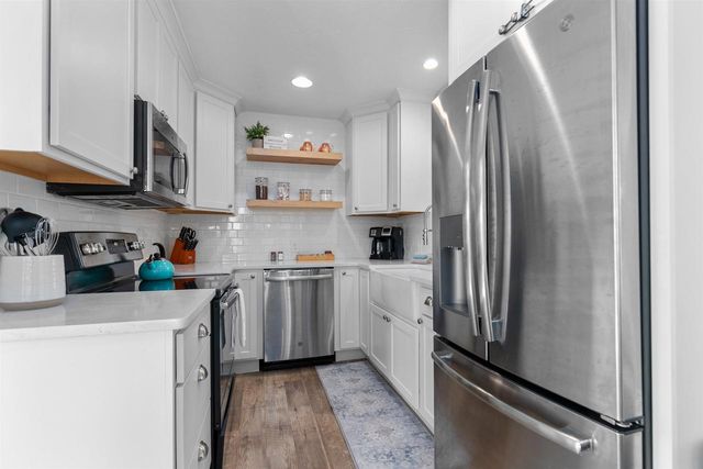 8052 KOLODZIK ROAD, Winneconne, WI 54986