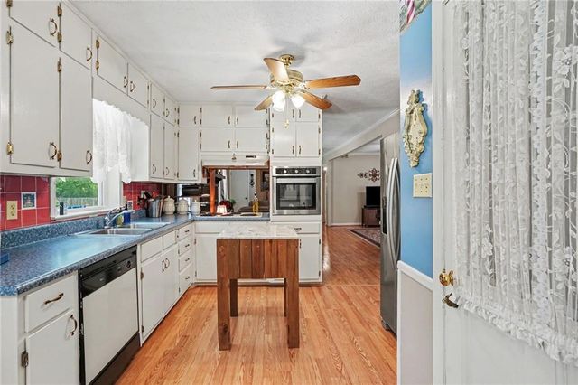 2122 Timber Lane, Snellville, GA 30078