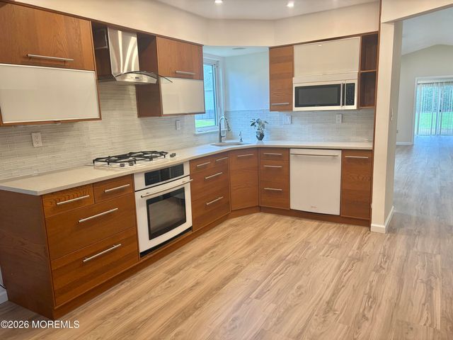 61 Peasley Drive, Marlboro, NJ 07746
