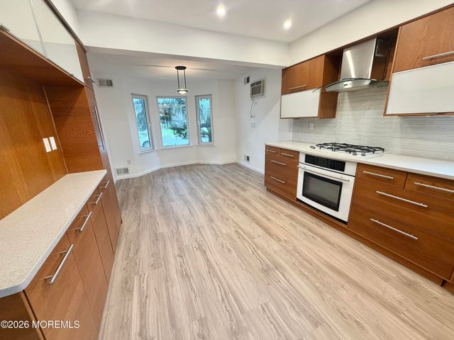 61 Peasley Drive, Marlboro, NJ 07746