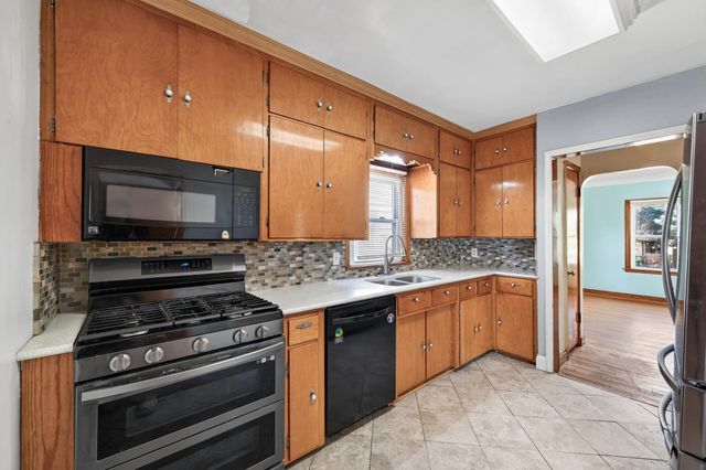 32 Maryland Avenue E, Saint Paul, MN 55117