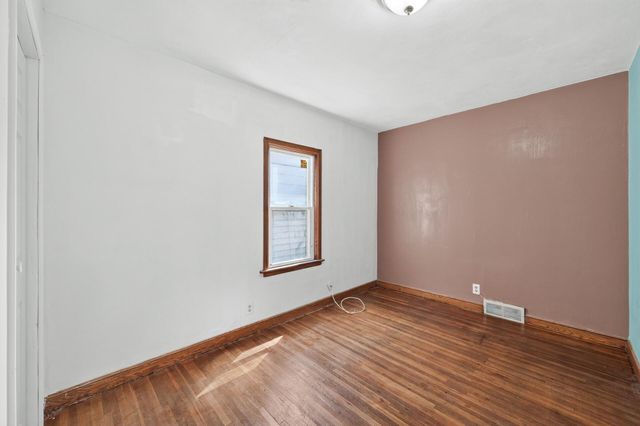 32 Maryland Avenue E, Saint Paul, MN 55117