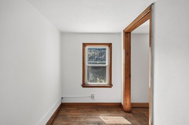 32 Maryland Avenue E, Saint Paul, MN 55117