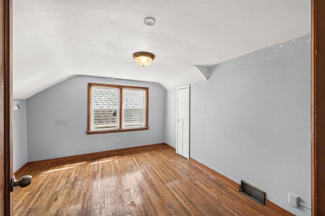 32 Maryland Avenue E, Saint Paul, MN 55117