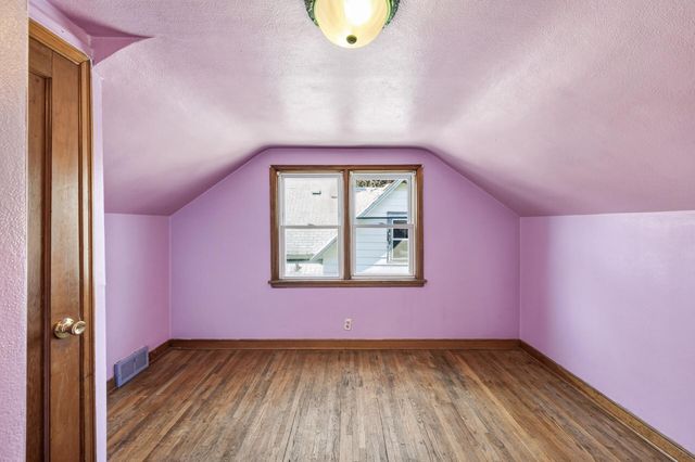 32 Maryland Avenue E, Saint Paul, MN 55117