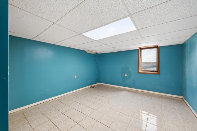 32 Maryland Avenue E, Saint Paul, MN 55117