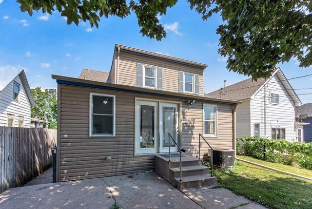 32 Maryland Avenue E, Saint Paul, MN 55117