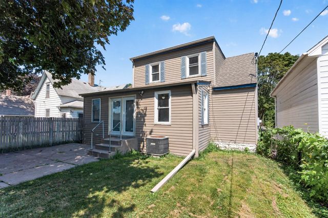 32 Maryland Avenue E, Saint Paul, MN 55117
