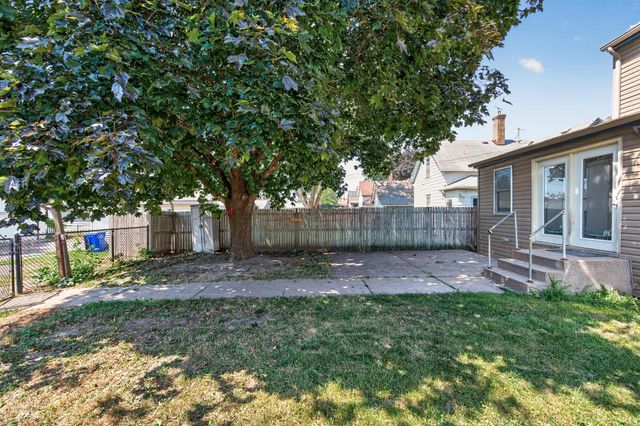 32 Maryland Avenue E, Saint Paul, MN 55117